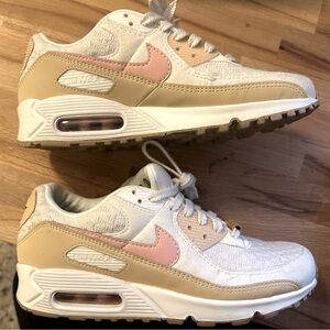 Womans Nike Sun Club Air Max Size 8.5